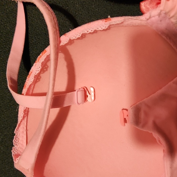 Two Victoria Secret Bras 34C - Picture 12 of 13